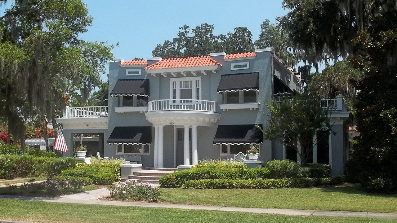 Home located in the Harbor Oaks Historic District