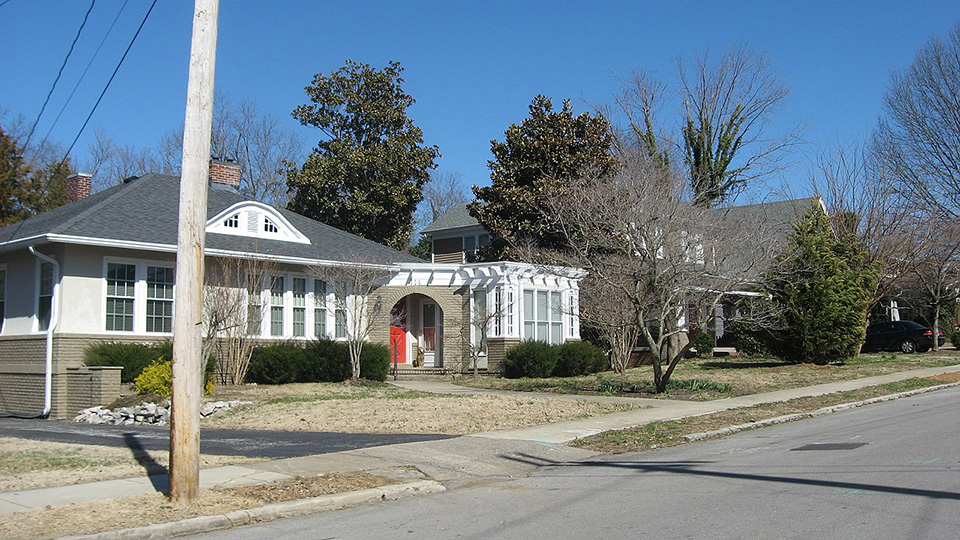 Houses on the northern side of the western end of Alumni Avenue in Hopkinsville