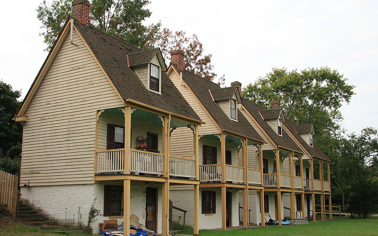 Captain's Houses, Centreville