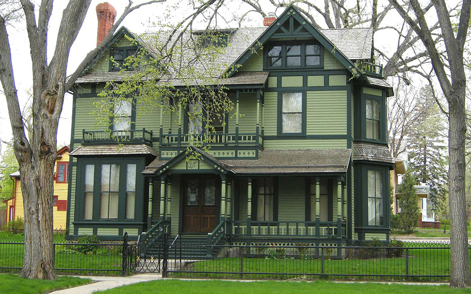 Oliver and Gertrude Lundquist House