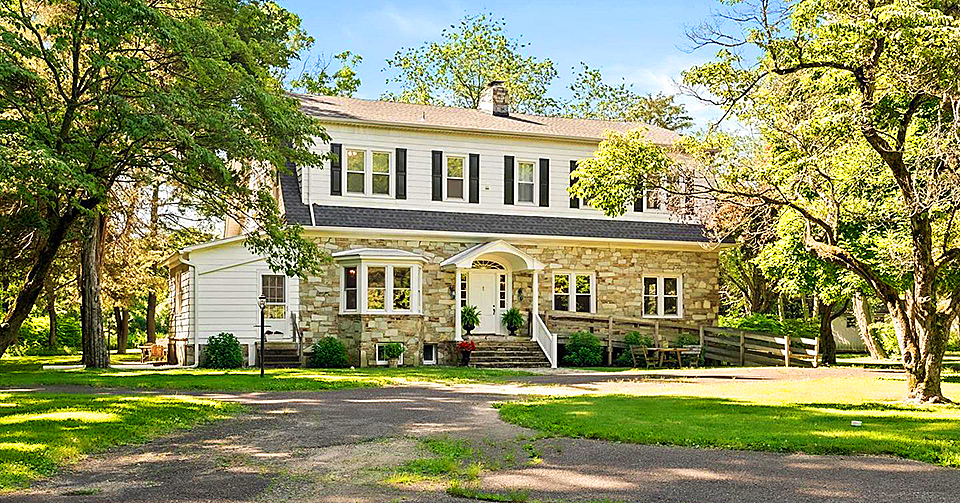 Home on Gordon Road