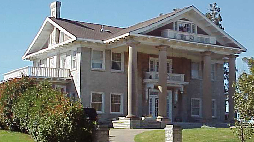 Tate Brady Mansion