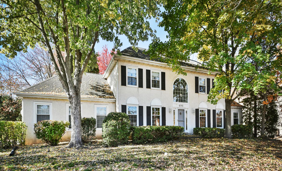 Circa 1989 Colonial on Long Acre Lane